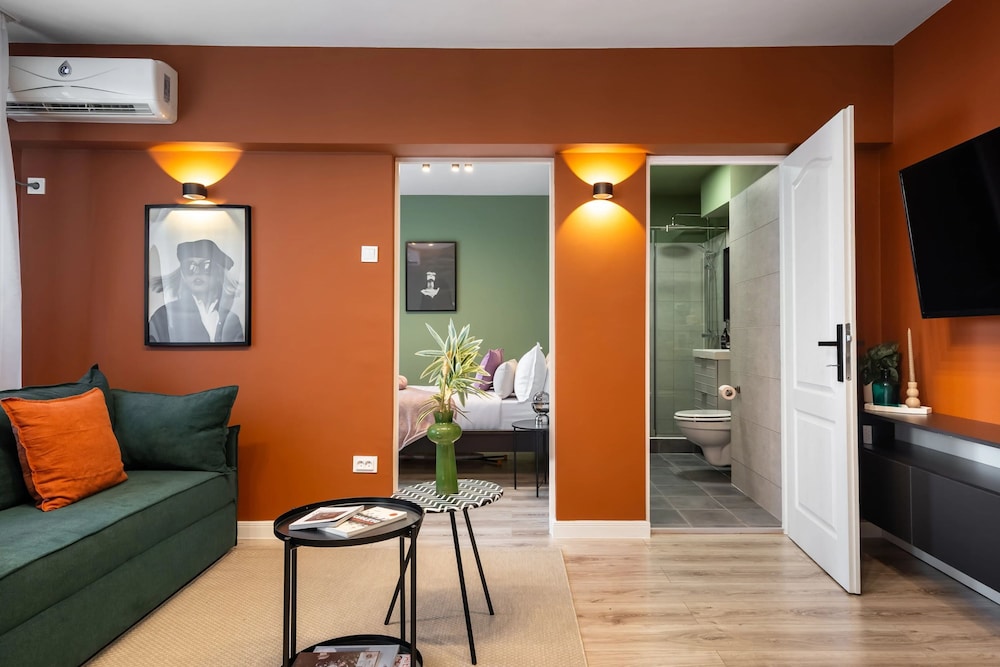 Colorful Bright 2BR on Iconic Calea Victoriei