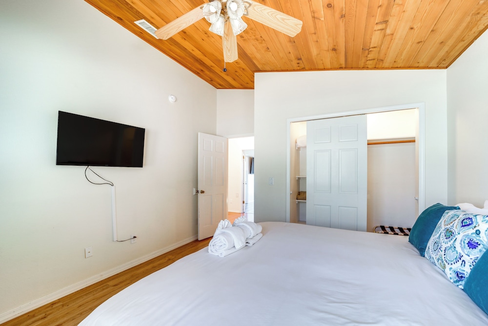 Castle Rock Views: Sedona Retreat w/ Hot Tub!