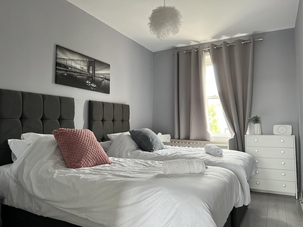 Captivating 2-bed Apartment in Kirkcaldy view 4