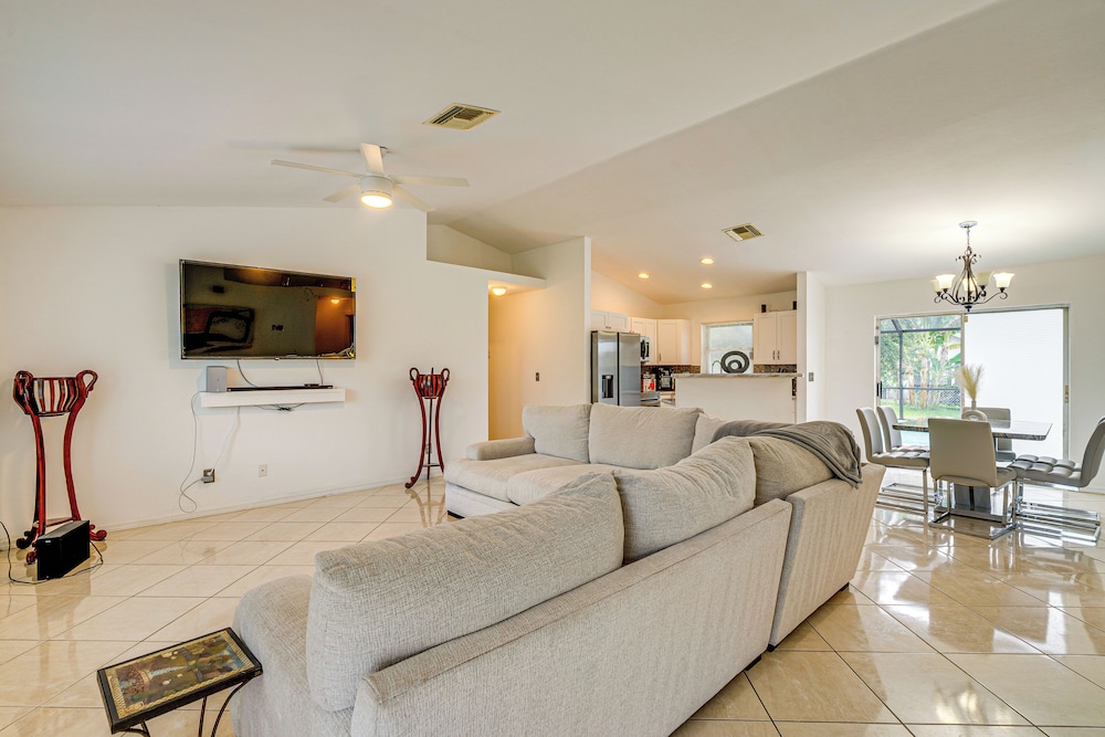 Quiet Neighborhood! Poolside Oasis in Cape Coral