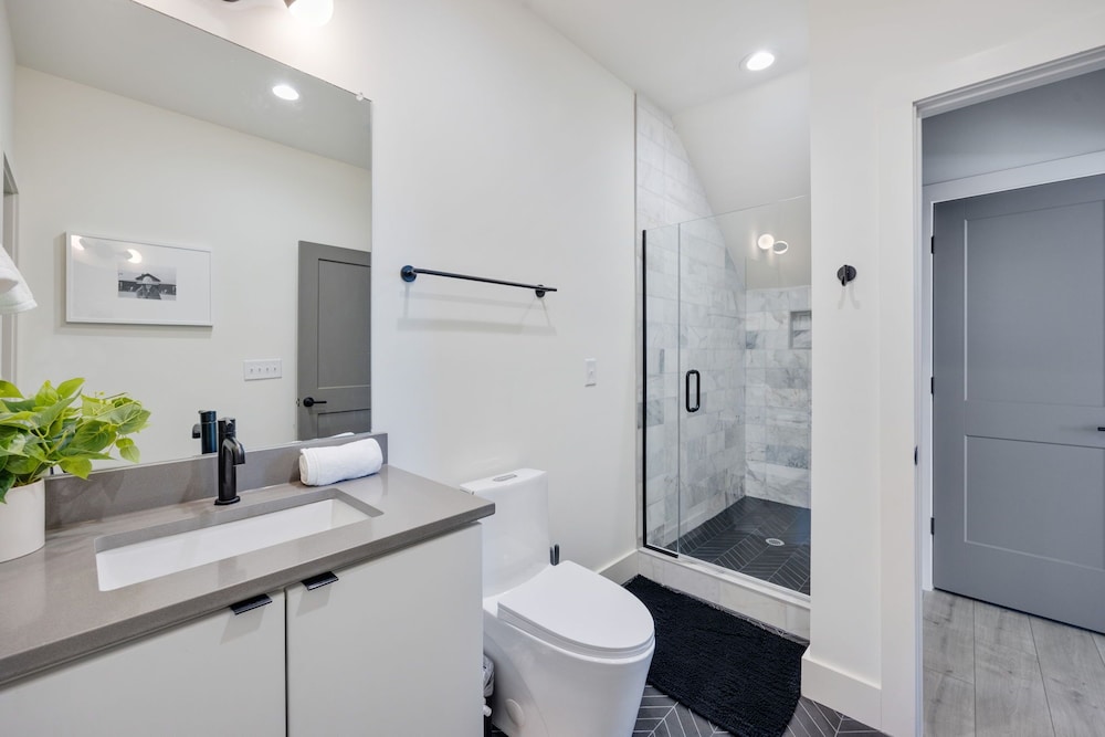 Elevate - Modern Luxury - Stunning City Views