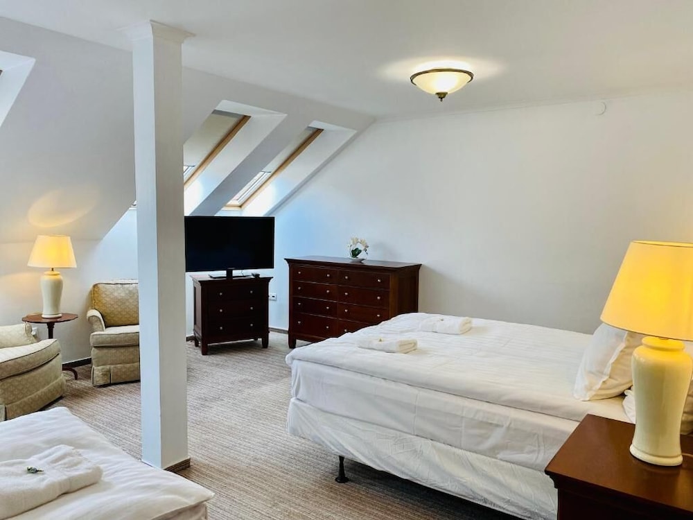 OPERA16 Guestrooms
