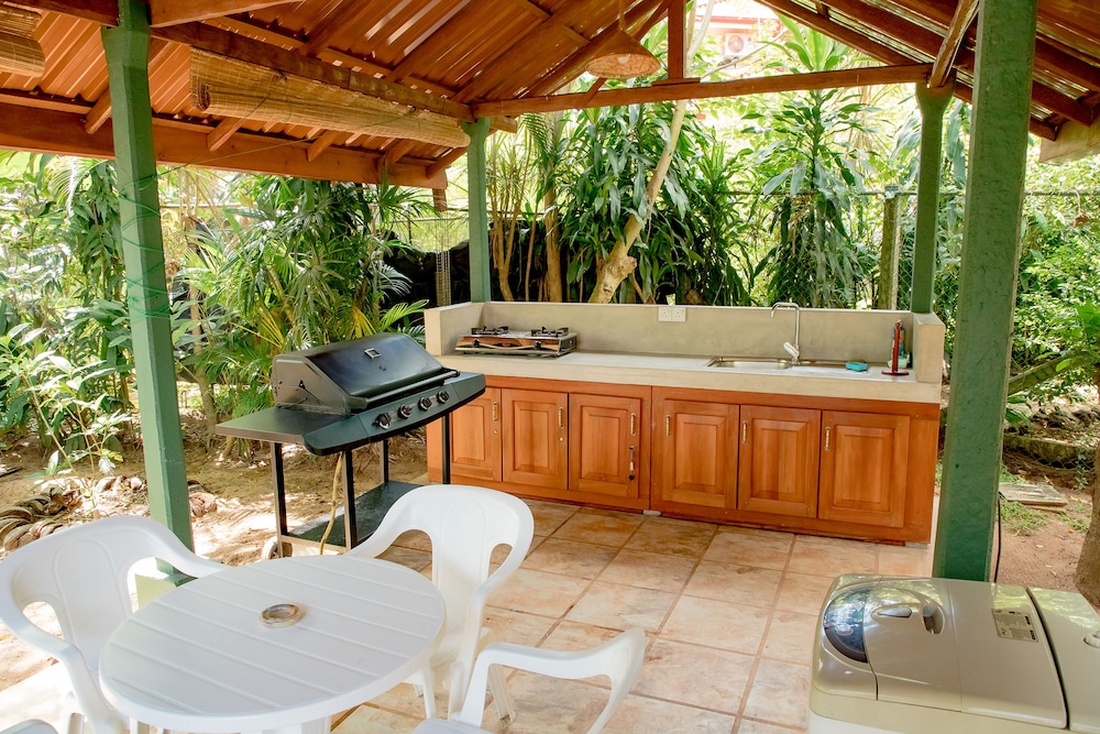 Villa Shade