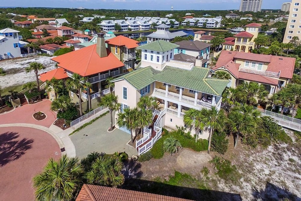 Caribbean Paradise 4 Bedroom Holiday Home by Five Star Properties
