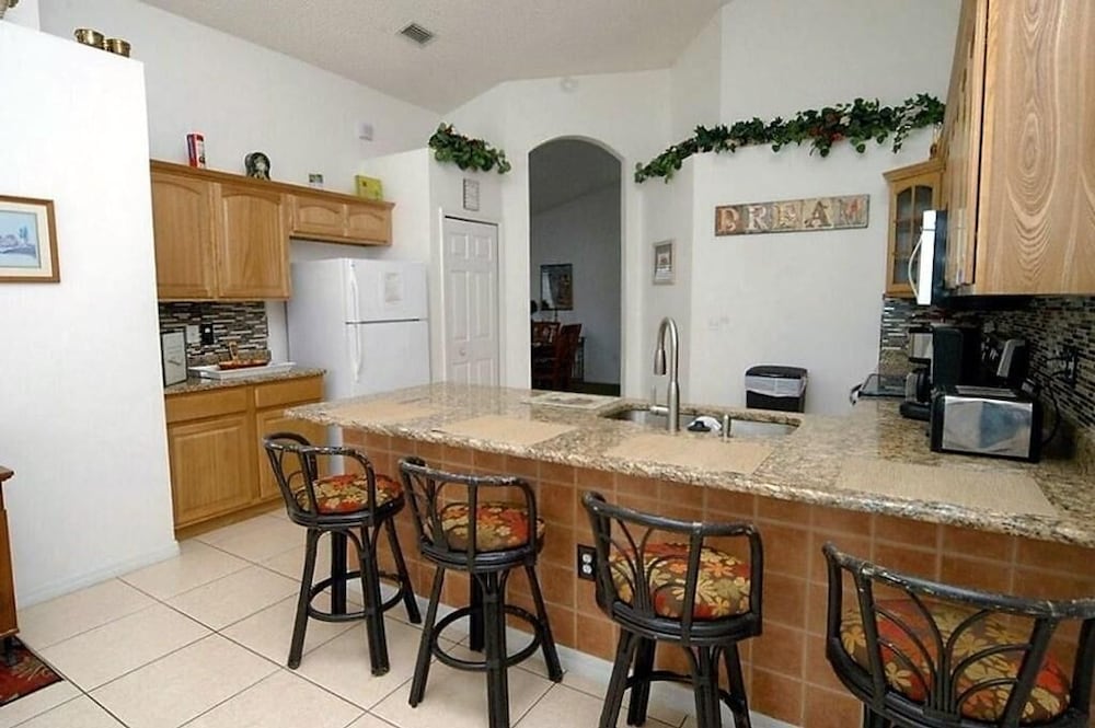 Ref E Luxury 4 Bed Villa With Private Pool Near Disney - Image 4