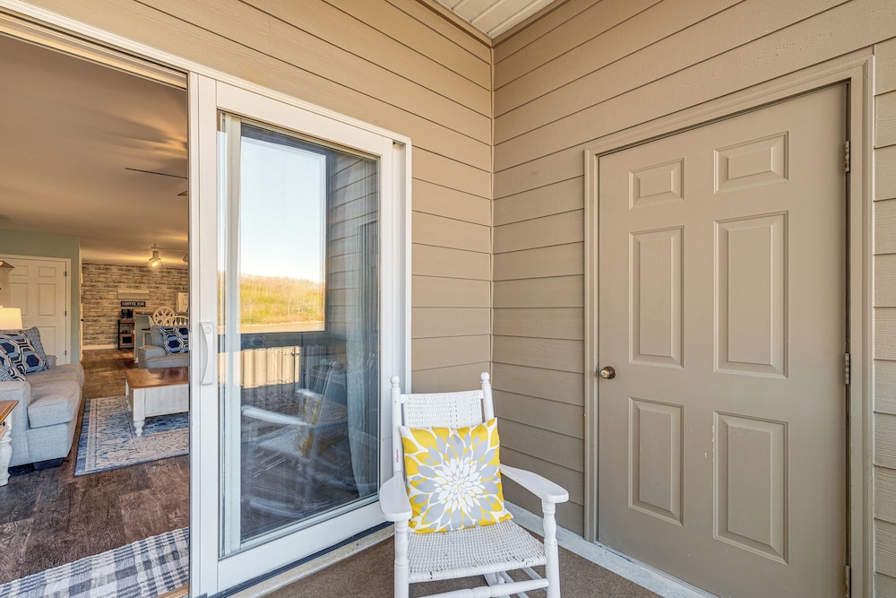 'better Lake Than Never' Huddleston Condo