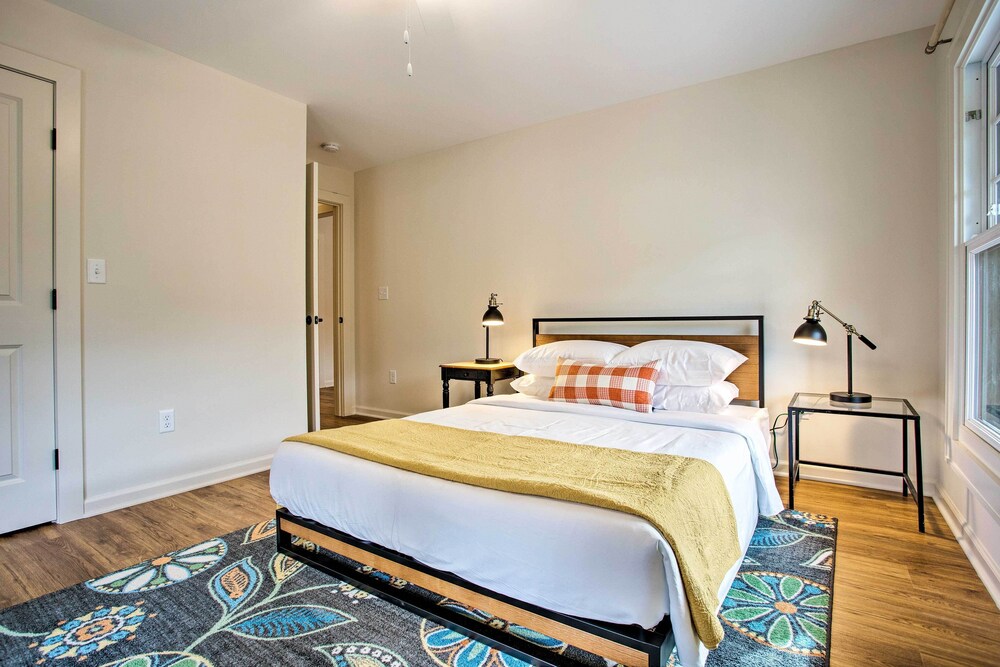Duncan Vacations - Newly Remodeled Apartment on Main Street in Saluda - Property Image 3