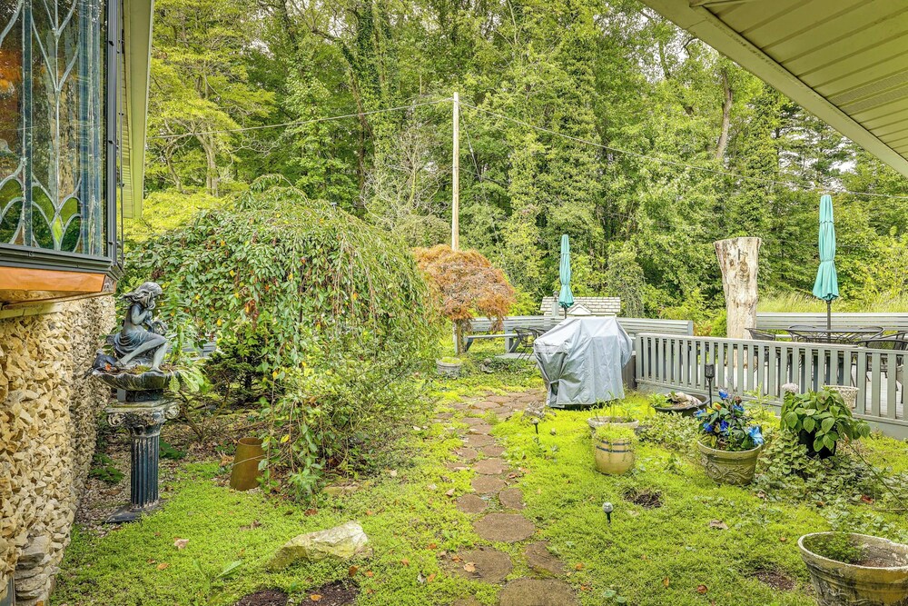 Spacious Dalton Vacation Rental w/ Deck & Yard! view 4
