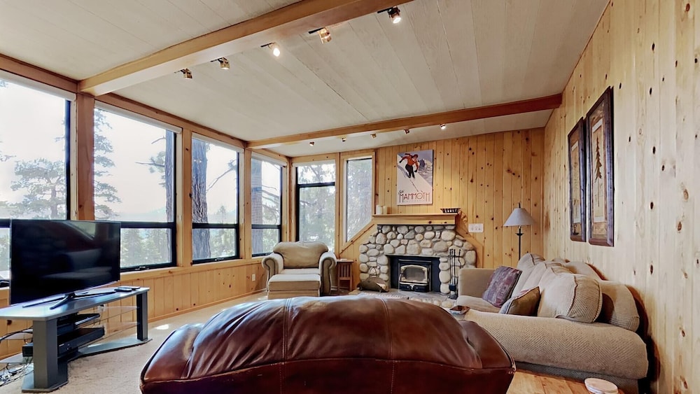 3 Outdoor Spas, Pool, Sauna and Free WiFi and Parking - Unit 531 at 1849 Condos - Slopeside by RedAwning