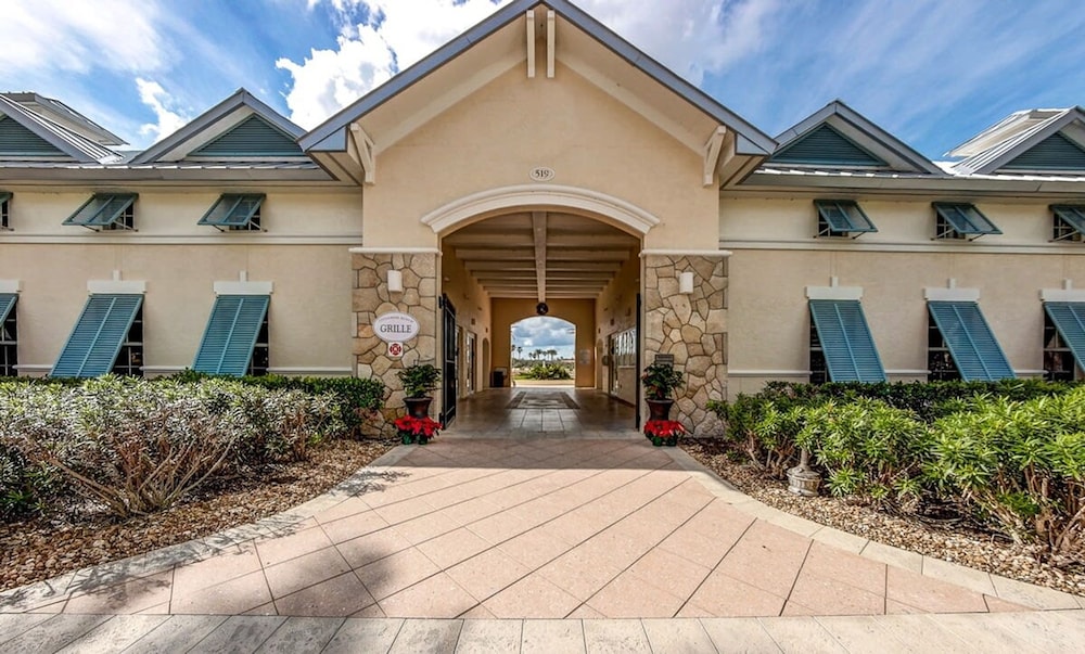 New Luxury Ocean Front 3 Bedroom 2 Bath Condo Sleeps 8 Cinnamon Beach Resort