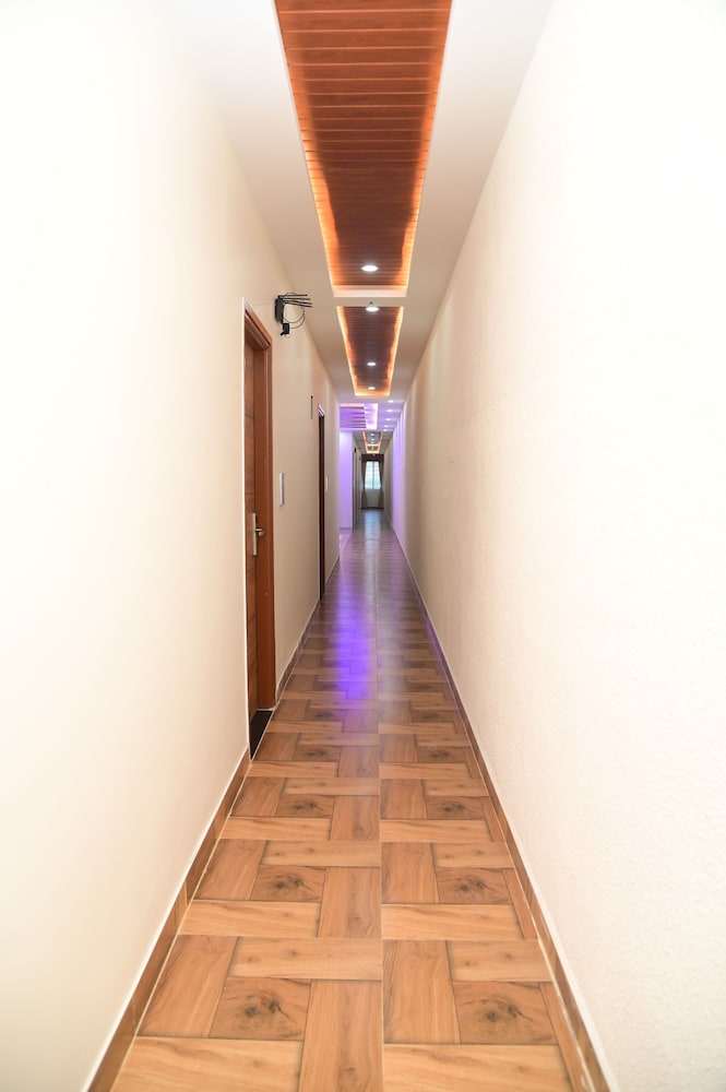 Hotel Zeke Avenue