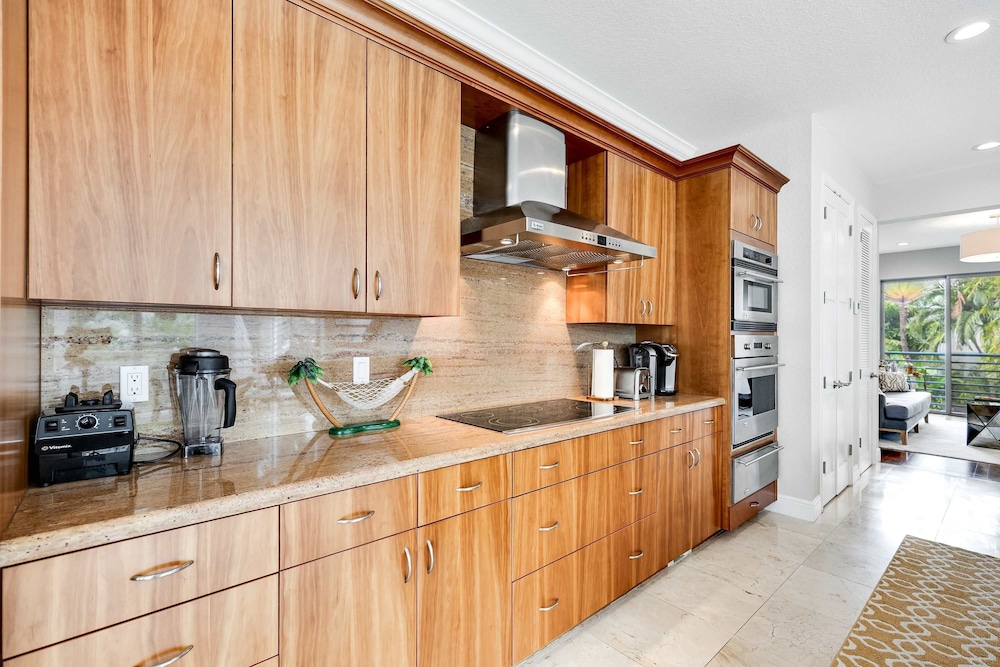 NEW 3-story Townhome With Pool Room Expansive Balcony Seconds Away From Las Olas