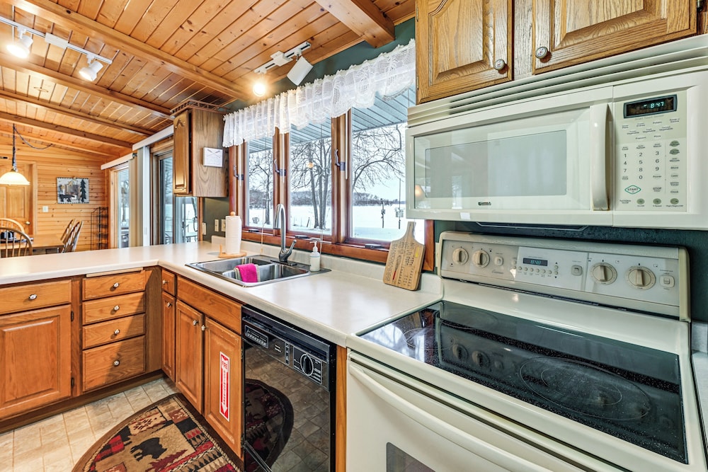 Waterfront Petenwell Lake Home w/ Private Dock