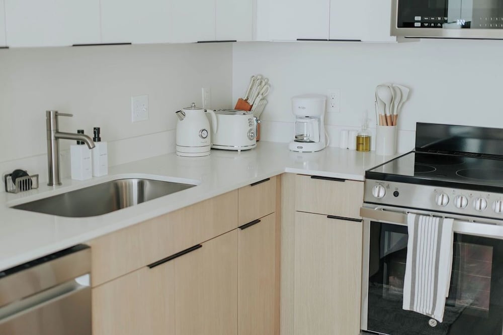 NEW Minimalist & Clean Apt in Downtown SLC