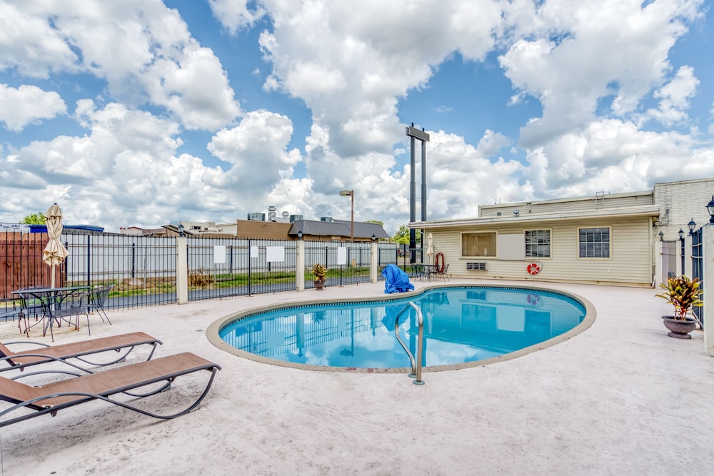 OYO Hotel Alexandria LA - Hwy 165