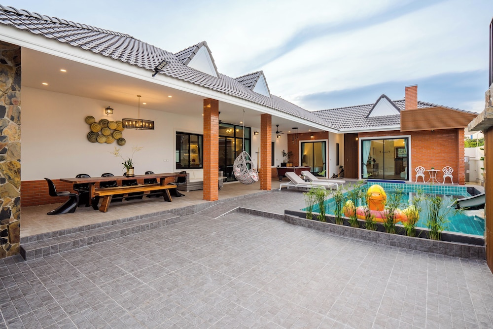 Full moon Bay hua hin Cha-am