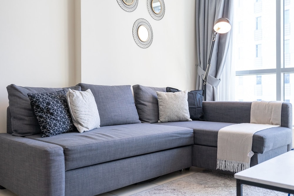Refined 1BR Retreat in The Point Tower - Marina
