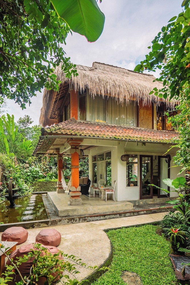 Barong Retreat Villa Ubud with Hammock Terrace, Garden & Koi Pond