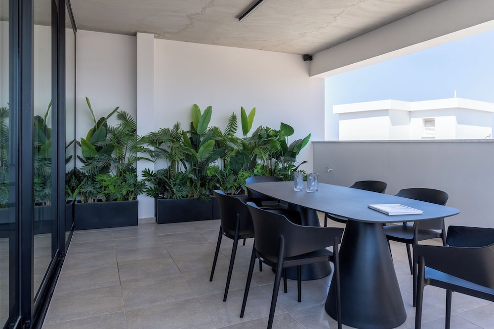 The Penthouse - 3BR Seaview in Larnaca