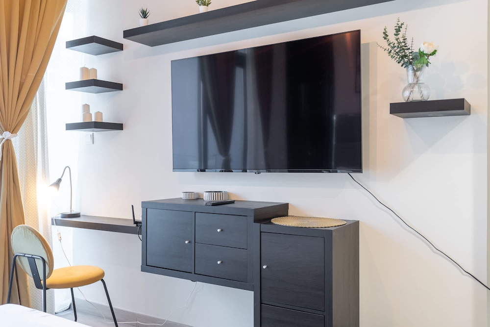 Homey Studio Apartment Perfect for 2 at Azizi Riviera 46