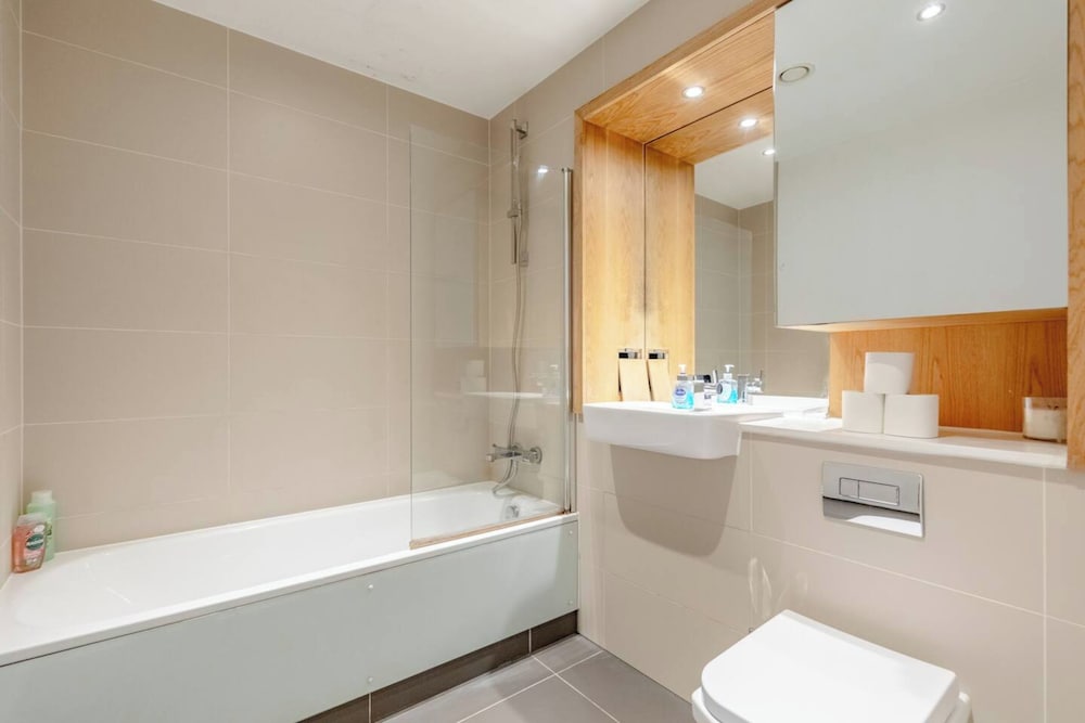 Sleek & Sunny 1BD Flat Near Greenwhich - Deptford!
