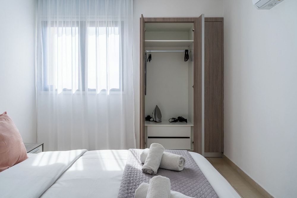 Averna - Breezy 2-BR Apt. in Larnaca