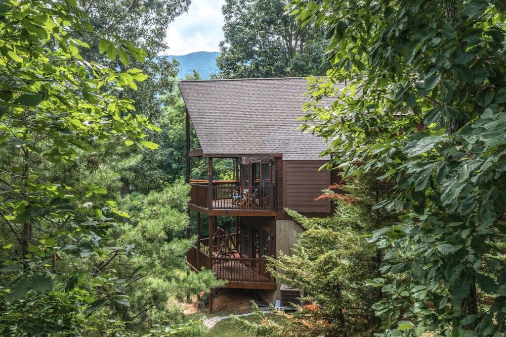 Treetop Paradise Private Game Room & Hot Tub! view 5