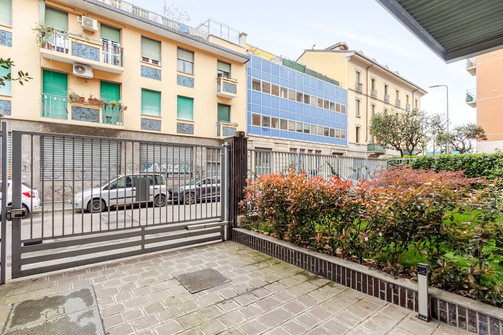 Candiani Building - Elegant 2-level Apartment With 3 Bedrooms