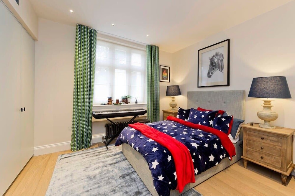 5 Bed House w/ Indoor Pool, Sauna & Private Garden - Fulham