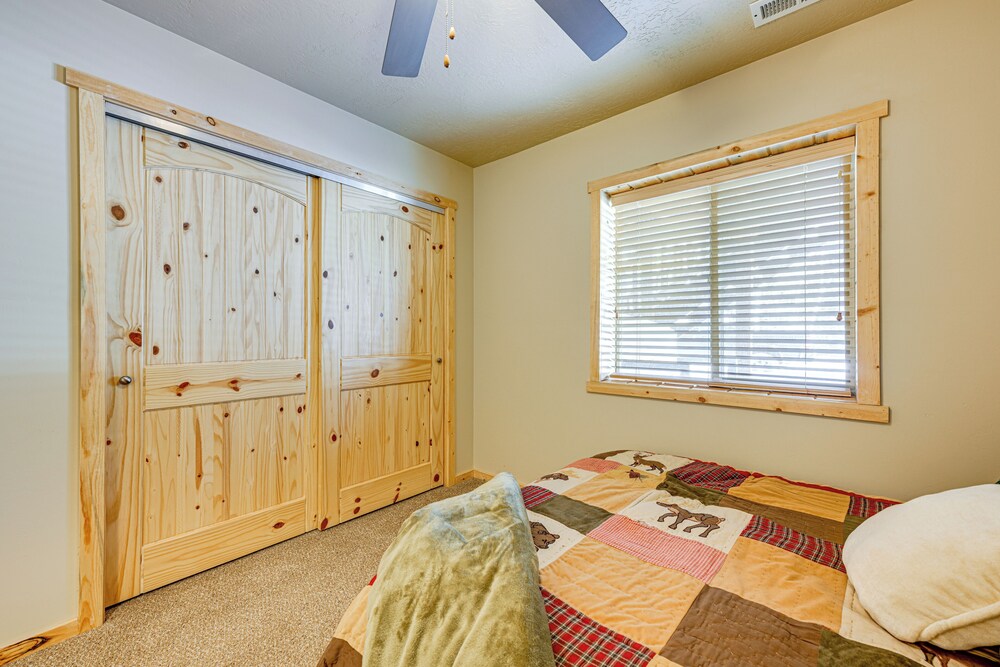 < 1 Mi to Brian Head Resort: Spacious Cabin!