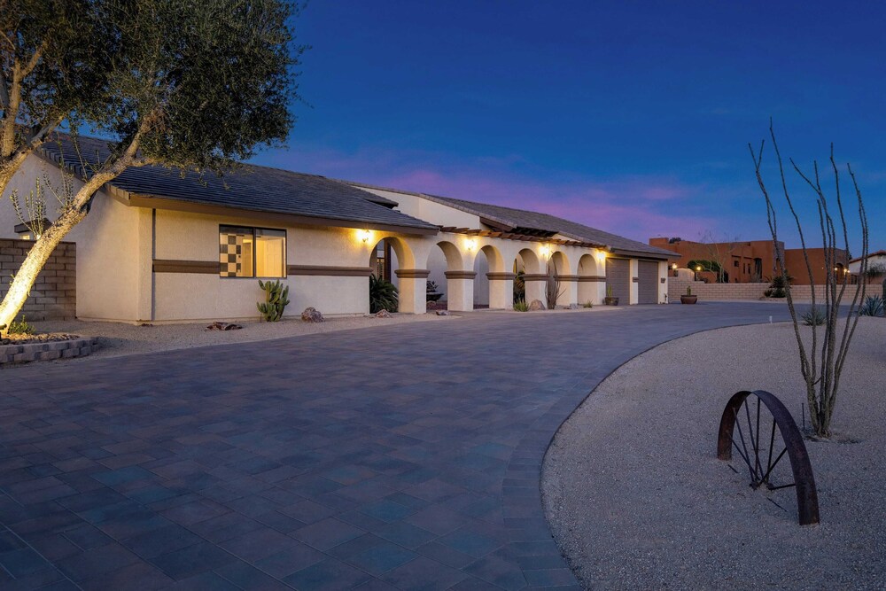 Pool, Sports Court, Game Garage, Fire Pit, & Casita Olivano Ranch by Avantstay