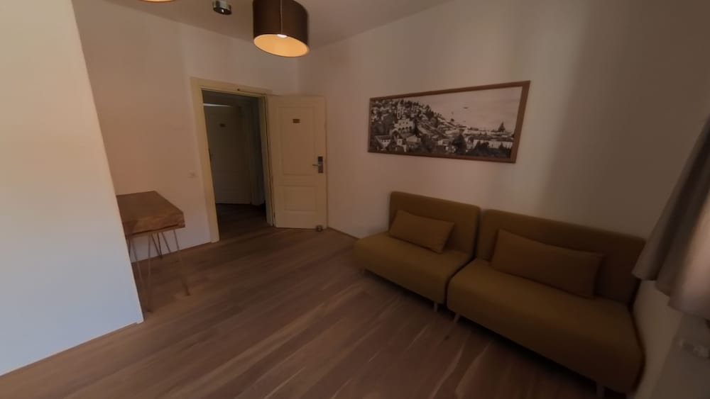 7 Rooms