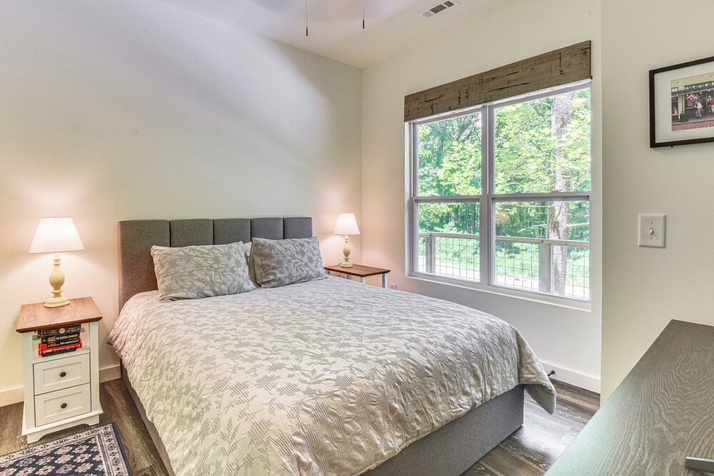 Golf Access & Furnished Deck: Cabin in Clayton