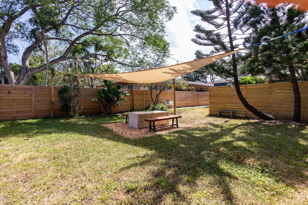 Peaceful Beach Oasis With Free Parking