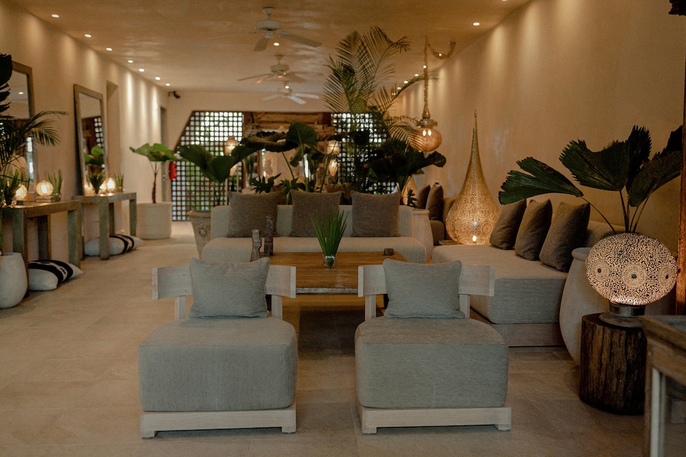 Jashita Hotel - Property Image 2