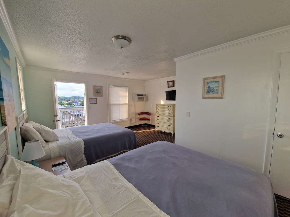 Sandcastle Beachfront Inn