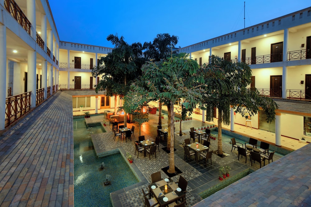 TreeHouse Hotel Club & Spa