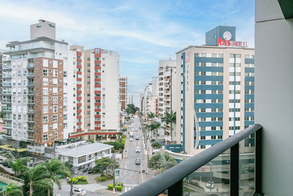 Studios Tower by Viva - Prédio com piscina e estacionamento no centro de Floripa