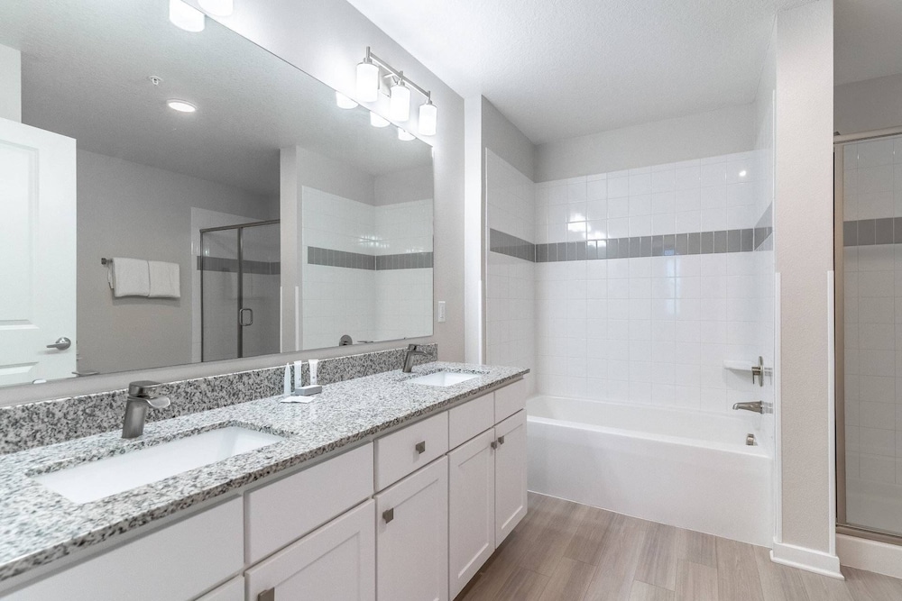 4001 Vista Cay
