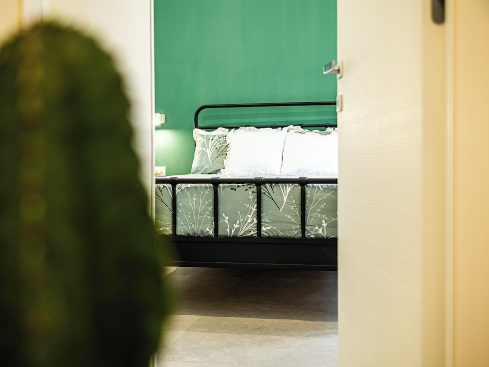 Alyde Apartments