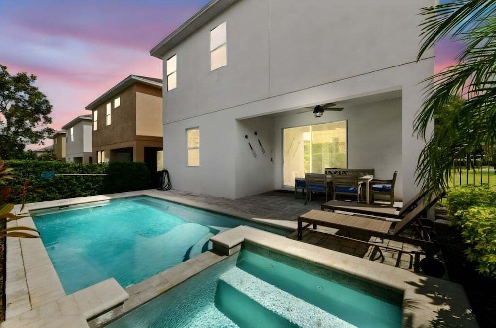 Elegant 8br Retreat W/ Private Pool, Spa & Family-friendly Comfort 8 Bedroom Villa