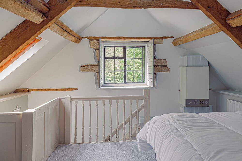 Mill House Cottage Star Stay on Cotswold view 5