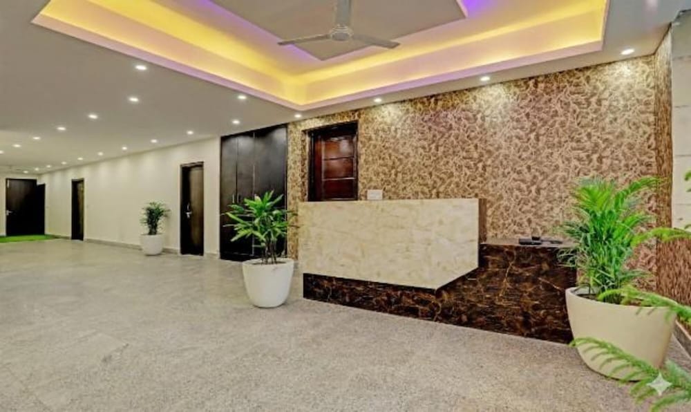 Fabhotel Royale 19