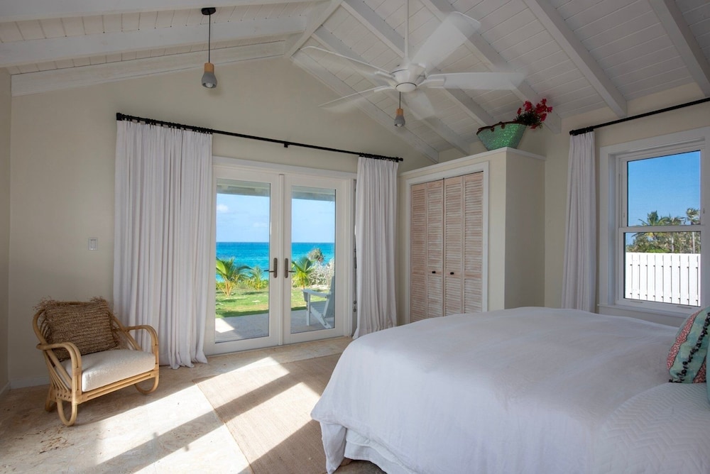 Cricket Beach House-luxurious Beachfront House 5 Bedroom Home
