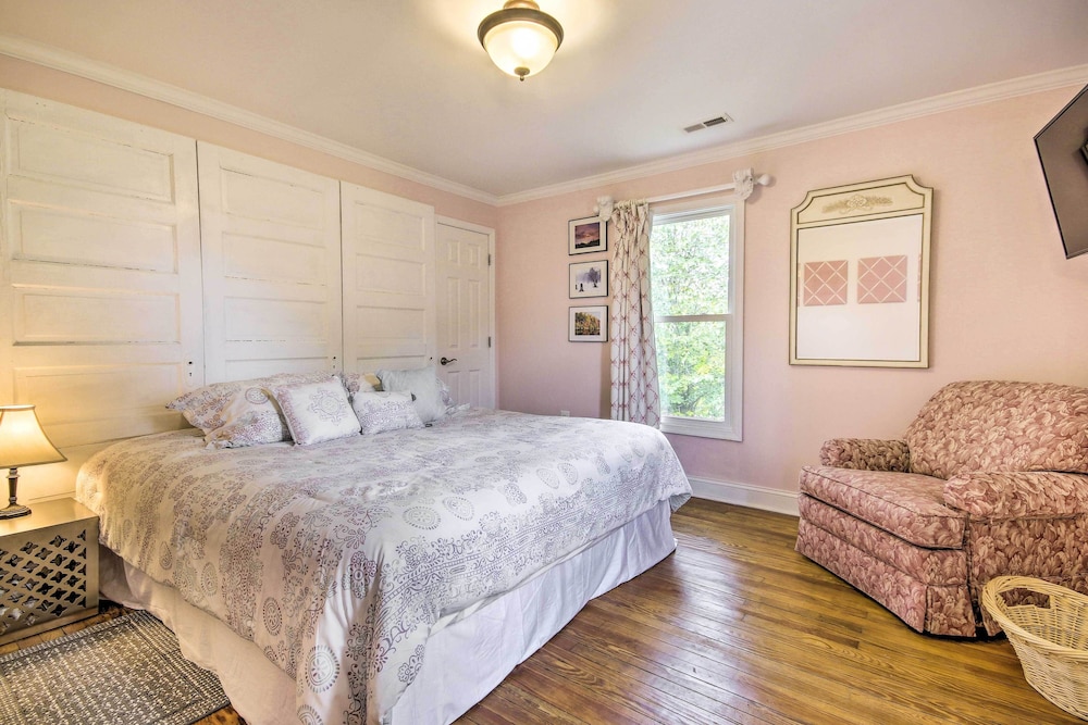 'thomson Farm' Classic Home < 10 Mi to Vineyards! view 4
