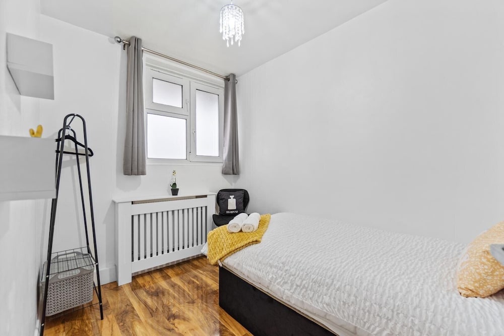Apartment - Sleeps 4 - Business or City Breaks