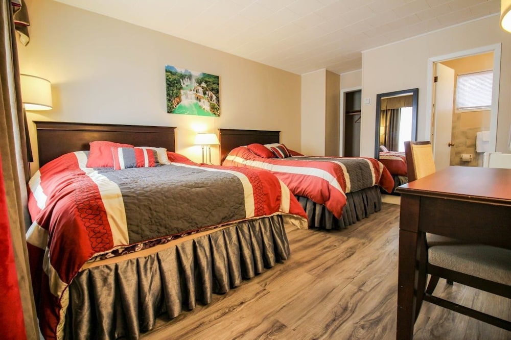 Cornwall Vacations - The White Horse Motel - Property Image 1