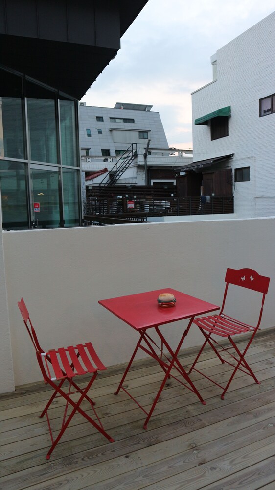 Zzzip Guest House - Hostel