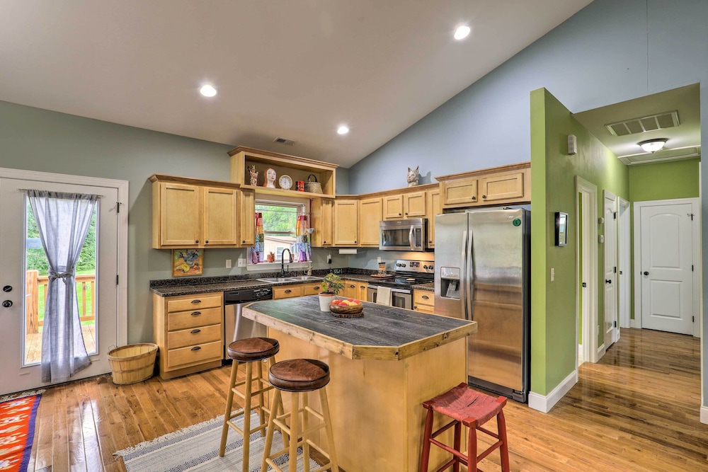 The Bowen Arrow Lovely Home in Asheville! view 4