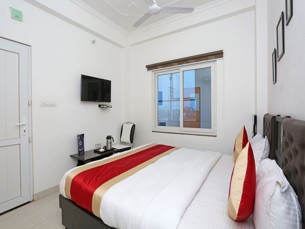 OYO 11306 SS Hotel